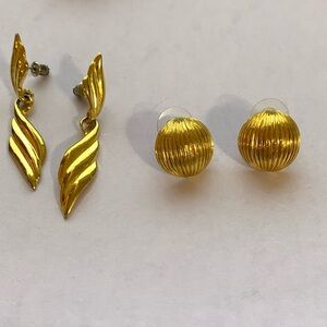 Two pairs earrings